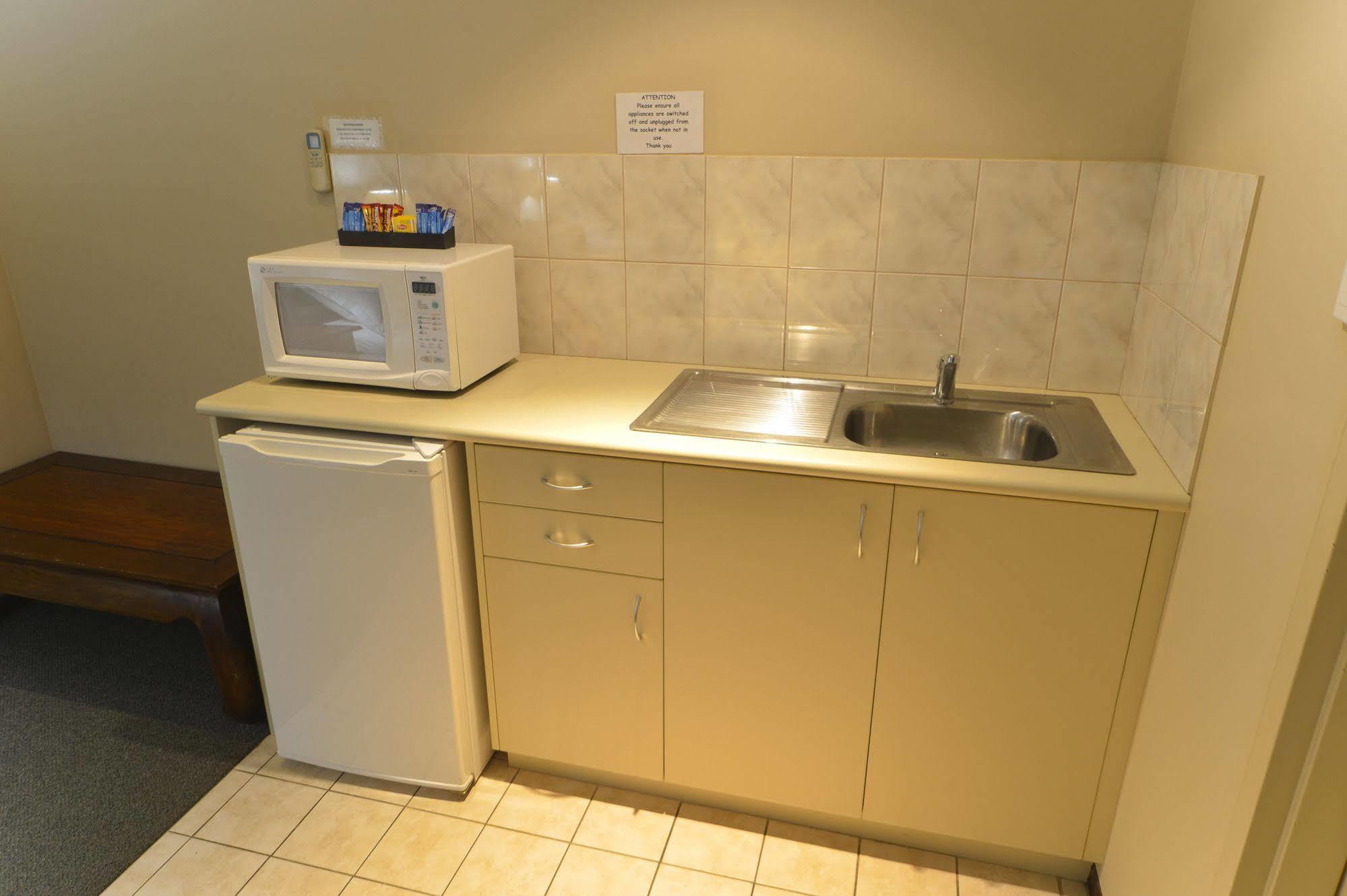 Wattle Grove Motel Пърт Екстериор снимка
